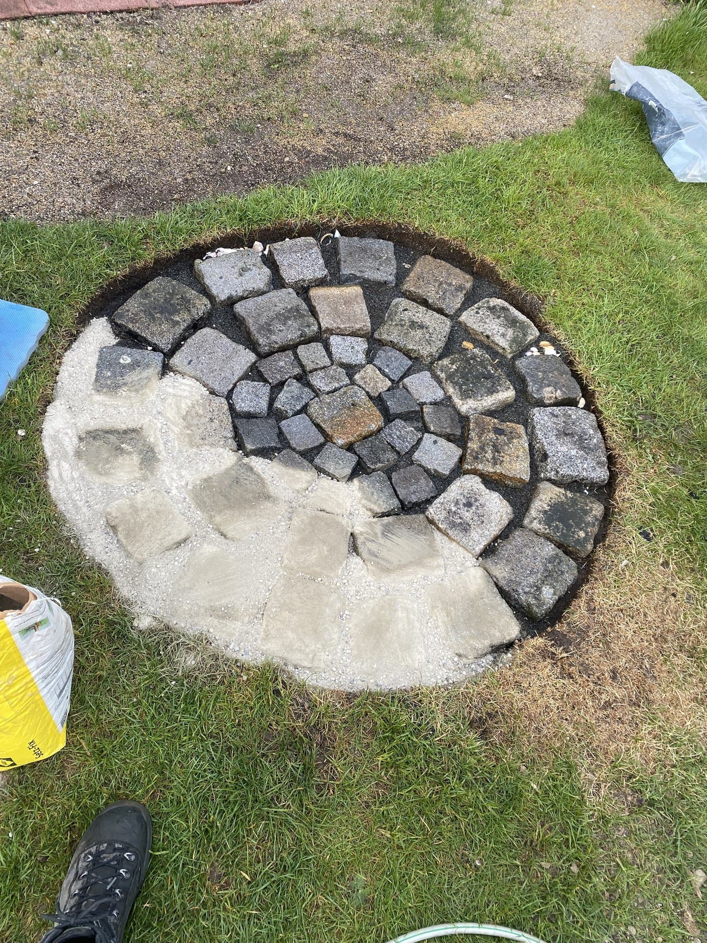 Feuerstelle im Garten - vorher