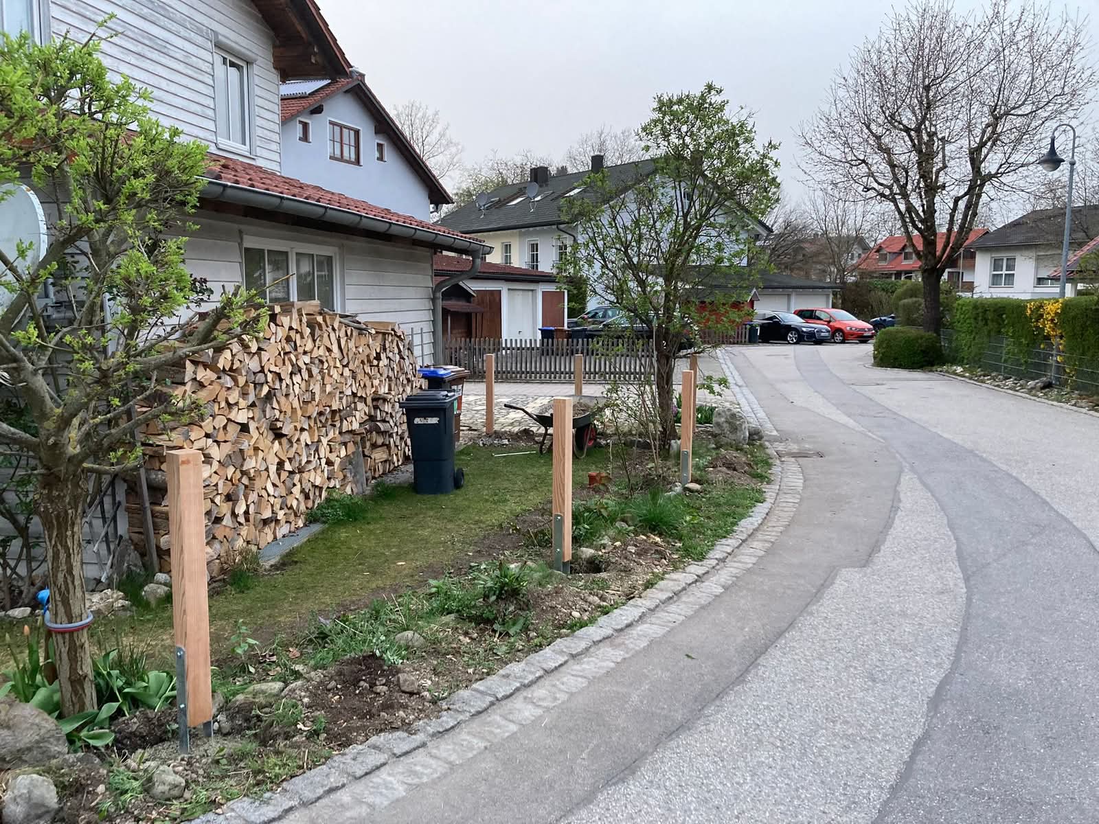 Gartenzaun aus Holz - vorher